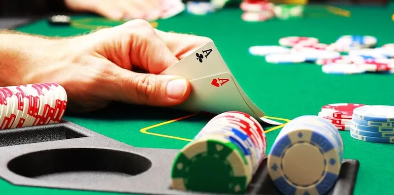 Game bài poker thu hút được nhiều người chơi tham gia.
